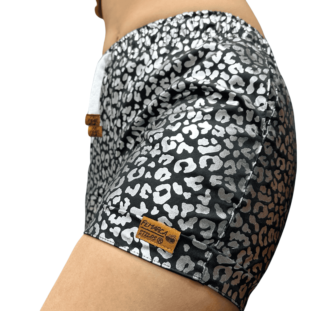 Short para Mujer Fondo negro Leopardo brillante
