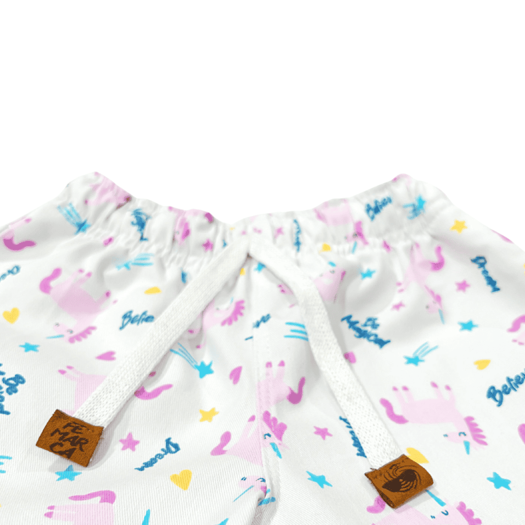 OUT|Short Niña Unicornios fondo Blanco