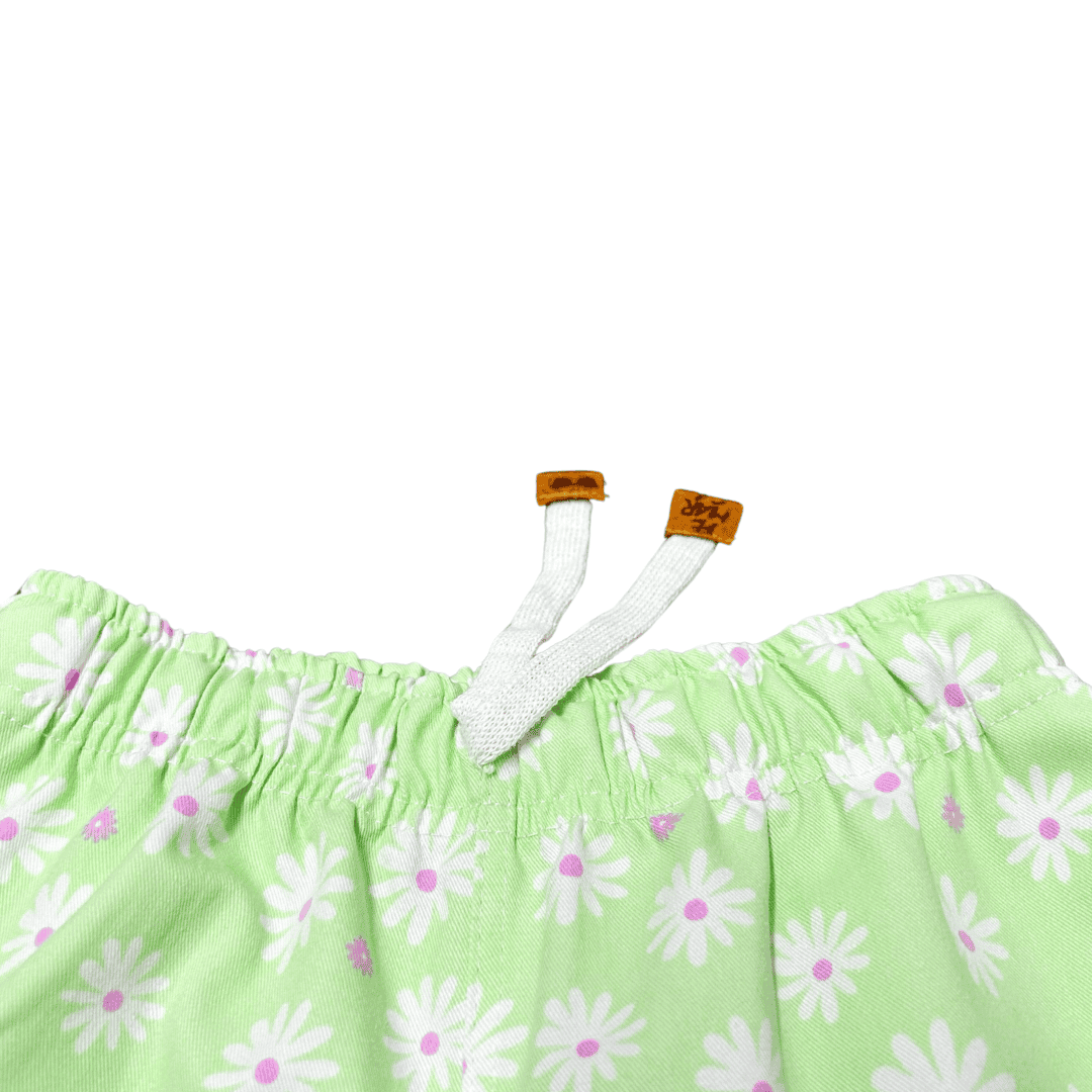 Short Niña Flores Fondo verde