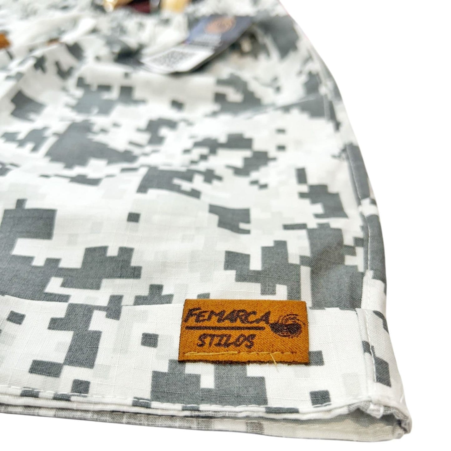 OUT|Short para Mujer Camuflada gris